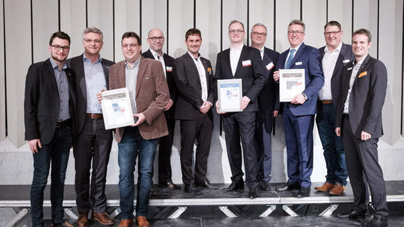 In der Kategorie Untergründe/Abdichtungen freuten sich der Auszubildende Jannik Johann, Geschäftsführer Ralpf Johann und Produktmanager Rayc Wulst für Gutjahr, PCI-Gebietsleiter Stephan Owsianski, Manuel Rez, Head of Marketing Management PCI Group, PCI-Geschäftsführer Marc C. Köppe, Christian Kemptner, Abteilungsleiter Marketing Kommunikation PCI Europa, Thomas Seifert, Vertriebsleiter Deutschland/Österreich bei Wedi, Ulrich Ruhland, Fliesenlegermeister/Fachberater bei Wedi, und Thorsten Leppler (von links), Produktmanager Fliesenverlegesysteme PCI Europa, über die Auszeichnungen.