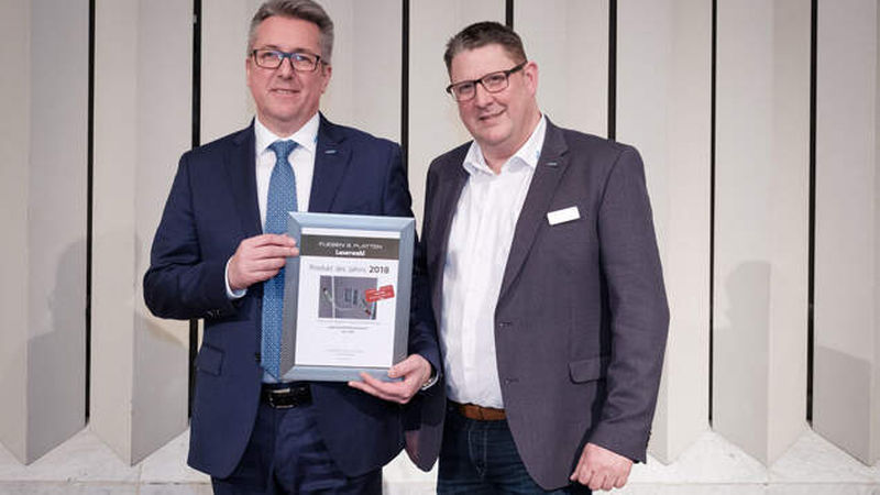 Thomas Seifert (links), Vertriebsleiter Deutschland/Österreich bei Wedi, und Ulrich Ruhland, Fliesenlegermeister/Fachberater bei Wedi