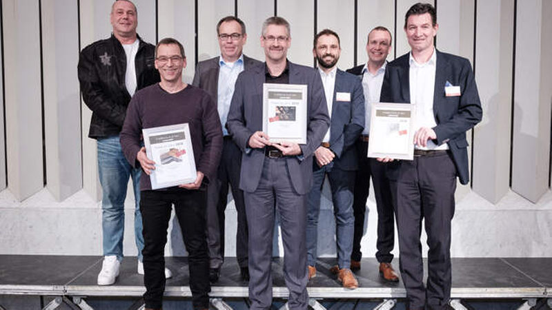 Wer mit einer Urkunde beim FORUM ausgestattet wird, hat gut lachen, so auch die Preisträger in der Kategorie Zubehör: Roland Schilfahrt und Joachim Rößle, beide Geschäftsführer von Wotec, der geschäftsführende Blanke-Gesellschafter Peter Blanke, Jürgen Pietsch, Leiter der Anwendungstechnik und Produktentwicklung Fliese bei Blanke, Blanke-Verkaufsleiter Thomas Jaraczewski, Proline-Gebietsverkaufsleiter Frank Schmitt und Hilmar Kusmierz, Proline-Verkaufsleiter (von links).