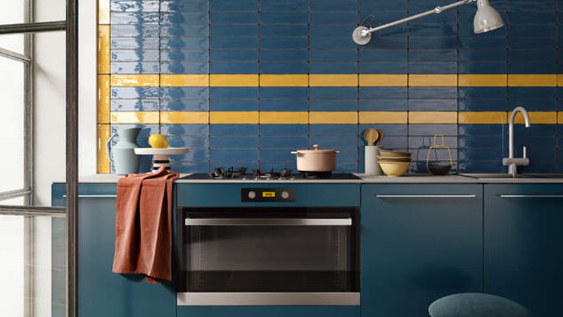  „Karman“ kombiniert Bodenfliesen mit Riemchen in aktuellen Farben. (Foto: Emilgroup)