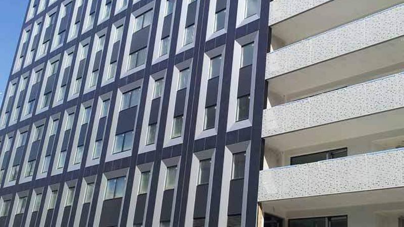 Jede der Wohnungen erstreckt sich über die gesamte Gebäudebreite oder hat eine Ecklage mit Balkon. 