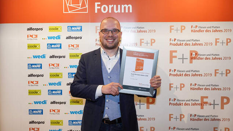 Michael Nissler, Geschäftsführer von ViSoft, mit der Auszeichnung für den 1. Platz in der Kategorie Software
