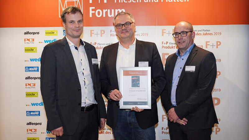 Für PCI und den 2. Platz in der Kategorie Software kamen Thorsten Leppler (Produktmanager Fliesen- und Natursteintechnik), Christian Kemptner (Pressesprecher PCI-Gruppe) und Stefan Owsianski (Vertriebsleiter Nord/West, von links) zum Fotopoint.