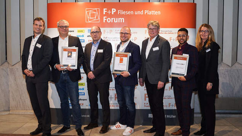 Die Preisträger der Kategorie Software: Thorsten Leppler (Produktmanager Fliesen- und Natursteintechnik bei PCI), Christian Kemptner (Pressesprecher PCI-Gruppe) und Stefan Owsianski (Vertriebsleiter Nord/West bei PCI); Michael Nissler, Geschäftsführer von ViSoft; Hacom-Geschäftsführer Guido Schuler, Louis Mills (Sales Manager HACOMplus) und Gaby van den Bos (Leiterin Vertriebsinnendienst bei Hacom, von links)
