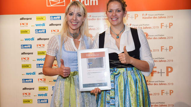 Karl Dahms Prokuristinnen Carolin Heuckmann-Wiesinger (links) und Felizitas Heuckmann nehmen Platz 3 in der Kategorie Werkzeuge mit.