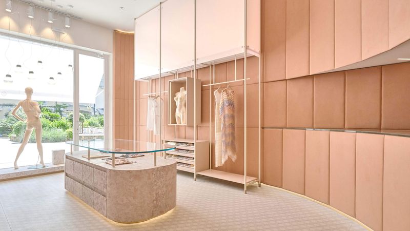 „Das in dezenten Pink-Tönen gehaltene Design überzeugt mit schönen Details und einer interessanten Struktur, wodurch eine insgesamt sehr elegante Atmosphäre entsteht“, so die Jury des Deutschen Design Awards 2019 in ihrer Begründung. 
