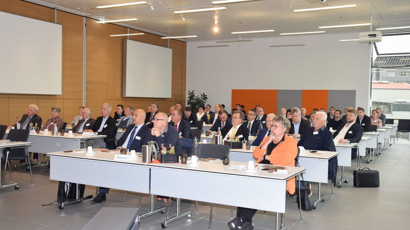 Gespannte Zuhörer während der Referate (Foto: Küttner/FFN)