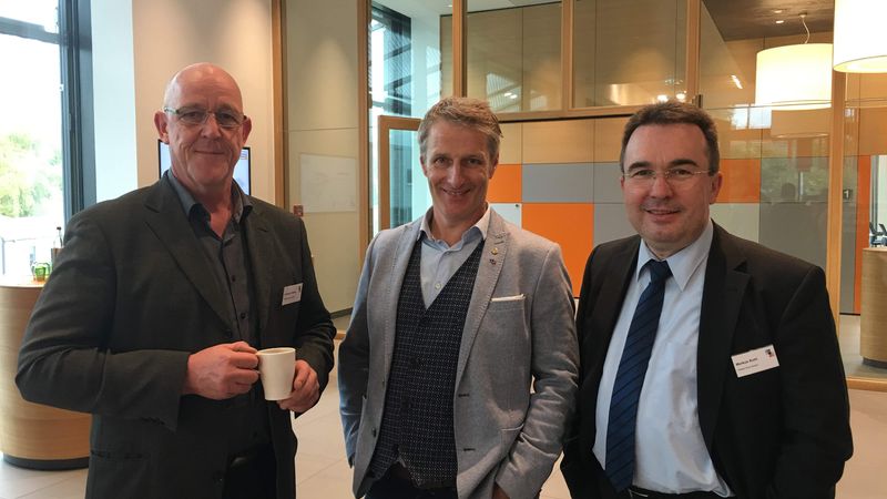 Fliesenlegermeister unter sich: Andreas Hasse aus Bördeland, Stefan Bohlken aus Oldenburg und Markus Kohl aus Grünstadt (Foto: sg)<br>