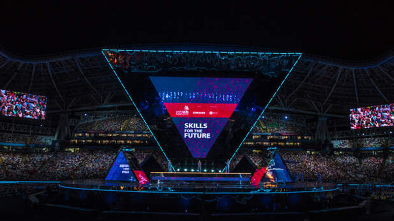 In dem bis unters Dach gefüllten Fußballstadion wurden die über 1.300 Wettkämpferinnen und Wettkämpfer der 45. WM der Berufe bei der Eröffnungsveranstaltung begrüßt. (Foto: WorldSkills)