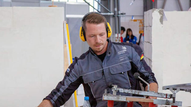 Vier Tage absolvierte Janis Gentner den Wettbewerb mit größter Aufmerksamkeit, unter anderem für die Zuschnitte. (Foto: ZDB/Jonas Reidel)