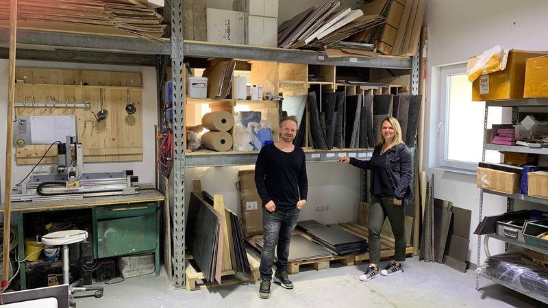 Tino Klug und Jennifer Weiß in der derzeitigen Produktionsstätte