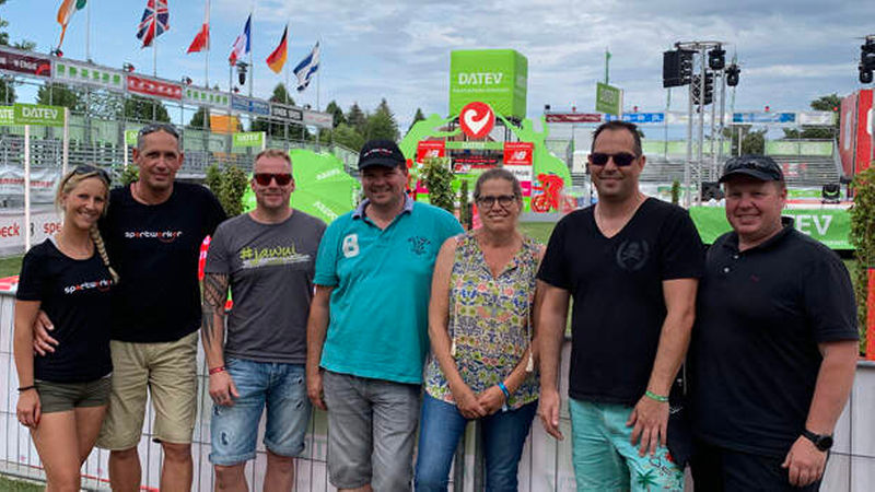 Die Sportwerker plus Staffelteilnehmer: Anja Ganser, Thomas Meßner, Thorsten Meusel, Andreas Max, Monika Lambertz, Oliver Schweizer und Frank Roß (Foto: nb)