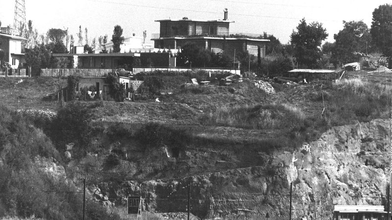 Das Gebäude erhebt sich auf einem Felsen aus Tuffstein nahe des Tibers. (Foto: Paolo Portoghesi)
