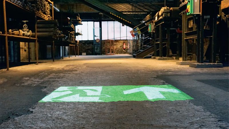 Fluchtwegkennzeichnung durch Projektion (Versammlungsstätte, Museum)