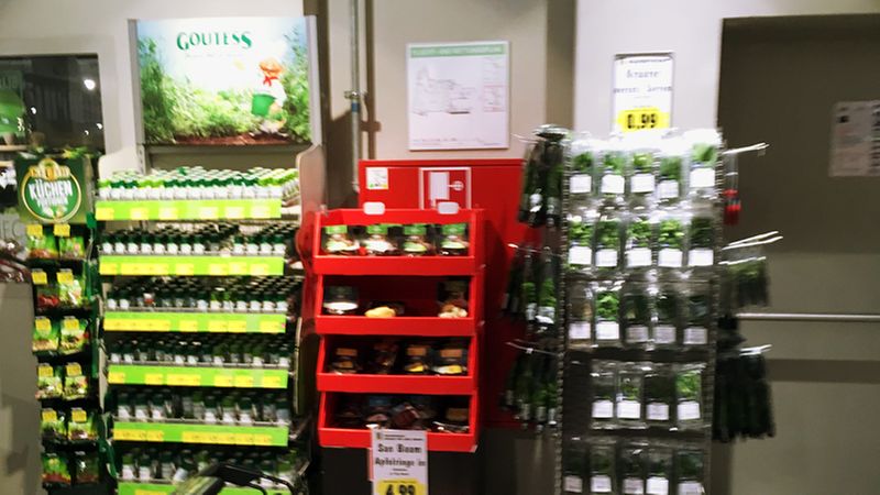 Versteckspiel im Supermarkt