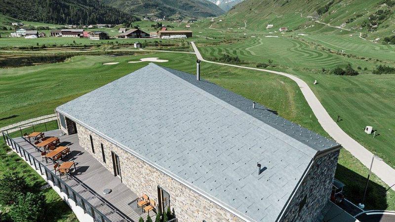 filigrane Dachdeckung, aufgeschichtete schwere Steine