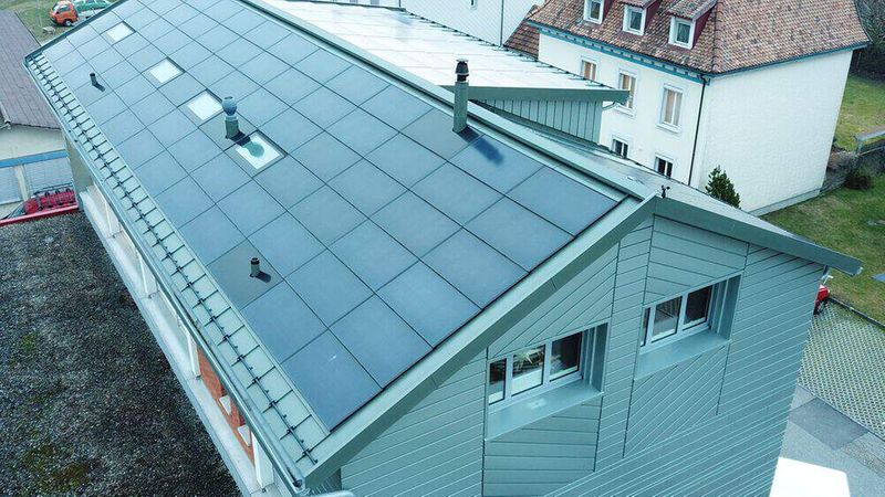 Sanierung seines Wohn- und Gewerbebauses, Indach-Photovoltaikpanels