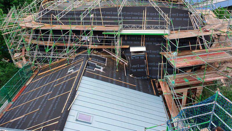 Neues Dach Waldorfschule_ Gerüst