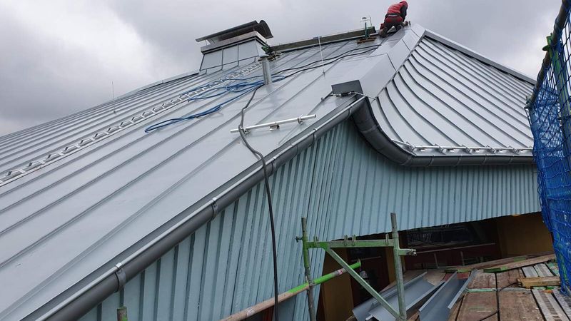 Neues Dach Waldorfschule_Gerüst innen