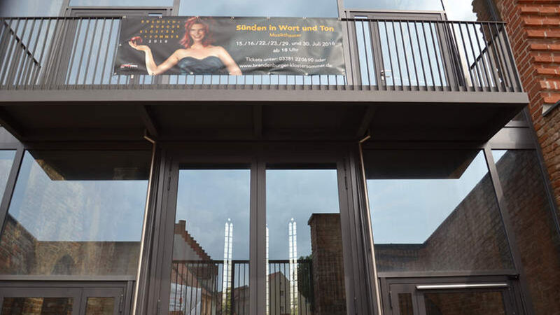 Stahlfassade Eingang Windeck