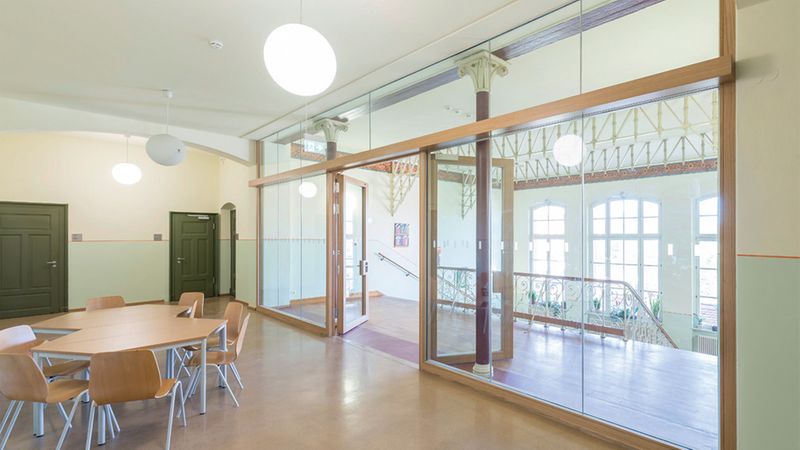 Die zuständige Schreinerei benötigte für den Einbau rund fünfeinhalb Wochen.