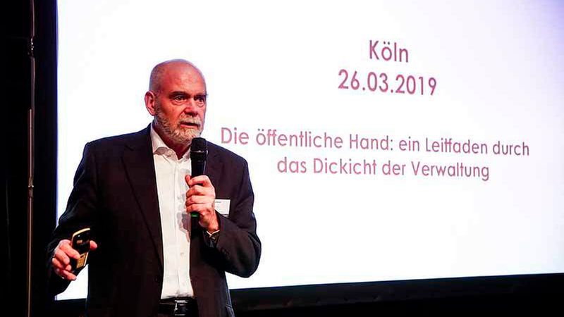 Peter W. Buchholz gab den Immobilienprofis einen Leitfaden im Umgang mit der Verwaltung an die Hand (Foto: Detlef Szillat)