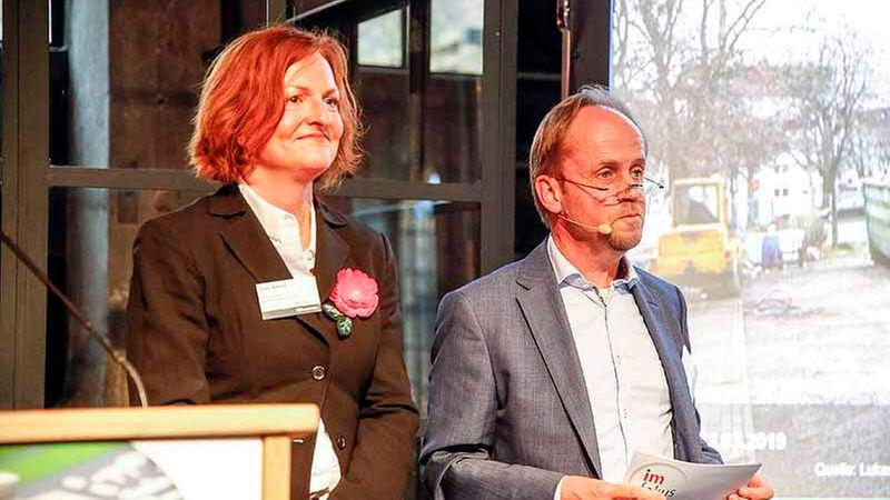 Anne Keilholz, Stadt und Land, stellte sich den Fragen der imfokus-Teilnehmer (rechts Moderator Christof Hardebusch) (Foto: Detlef Szillat)