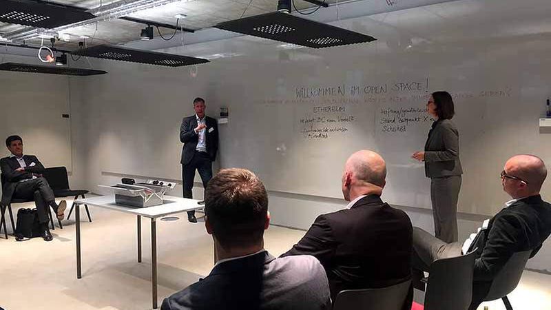 Alexandre Grellier (Drooms) und Roswitha Loibl (IMV) moderierten den Blockchain-Workshop
