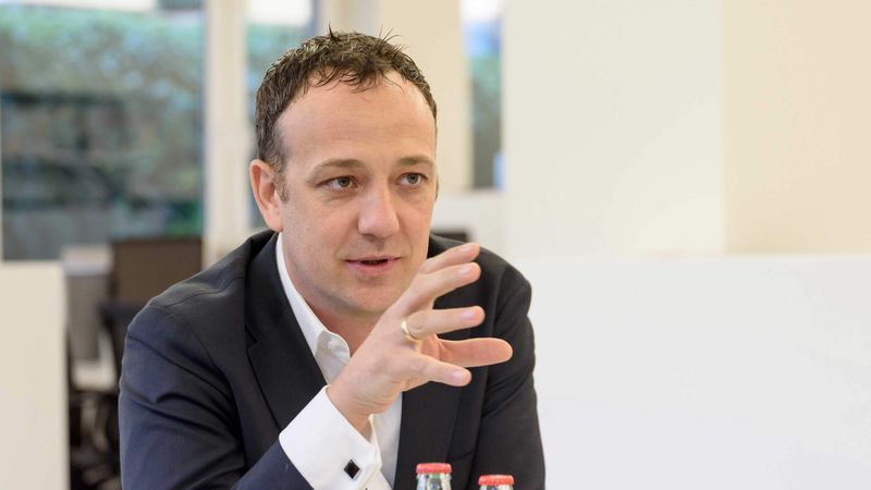 Kersten Waltz, Bereichsleiter München, Strabag Real Estate GmbH: „Grundstücke, die man bisher als geeignet für Fachmarktzentren ansah, werden jetzt zum Preis von Büroflächen gehandelt.“ (Foto: Vincent Rieger)