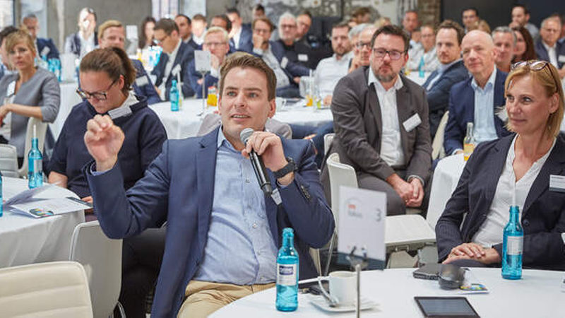 Die Gipfeltreffen leben von der aktiven Einbezieung aller Teilnehmer (hier: Manfred Heid, Bitstone Capital) (Foto: Axel Schulten)