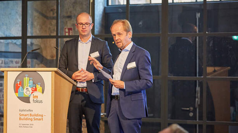 Karsten Peleikis, Arcadis, mit Moderator Christof Hardebusch (Foto: Axel Schulten)