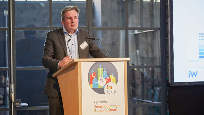 Professor Dr. Michael Voigtländer hielt einen Impuls zu bezahlbarem Wohnraum (Foto: Axel Schulten)