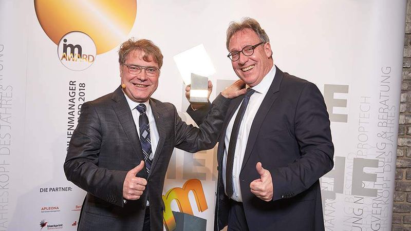 Ihre Mehrfachzertifizierung brachte Strabag Real Estate (im Bild Rainer Maria Schäfer und Jörg Lin) einen immobilienmanager Award in der Kategorie Nachhaltigkeit (Foto: Axel Schulten/immobilienmanager.de)