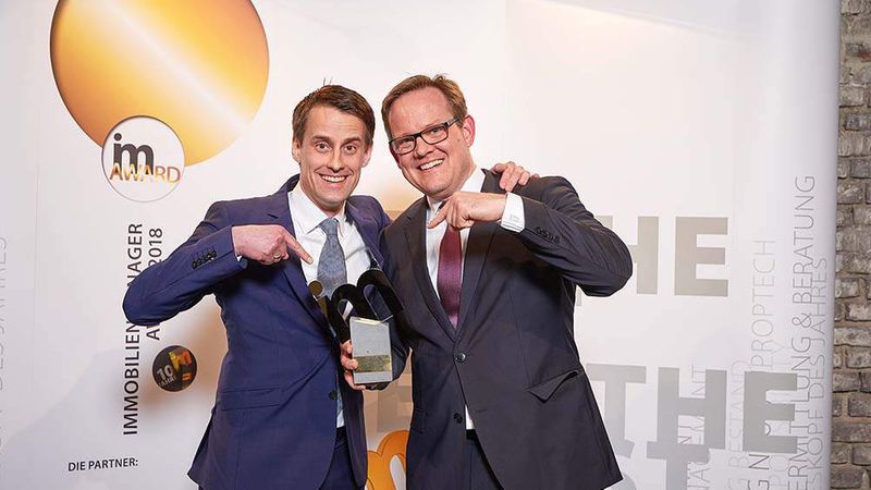 Clifford Chance hat RFR beim Verkauf des "Primus"-Portfolios an Signa beraten. Das brachte dem Team um Jörg Reinshagen und Thomas Reischauer den Preis in der Kategorie Vermittlung & Beratung (Foto: Axel Schulten/immobilienmanager.de)