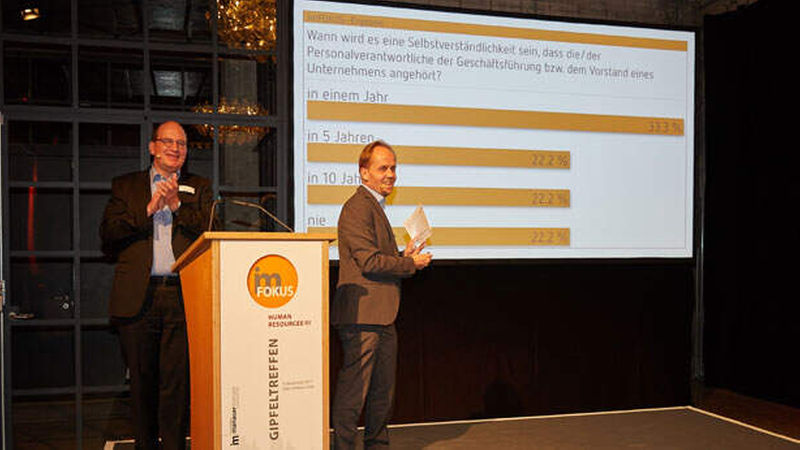 33,3 Prozent der Teilnehmer sind der Meinung, dass in einem Jahr die Personalverantwortlichen der Geschäftsführung bzw. dem Vorstand angehören werden.