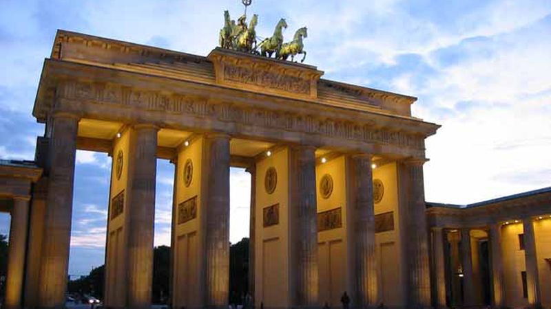 And the winner is: Berlin. Die Hauptstadt ist aktuell mit Abstand (4,21 Punkte) die Stadt mit den besten Ertragsaussichten in Europa für Immobilieninvestoren (Foto: Andreas Walgenbach/Pixelio.de)