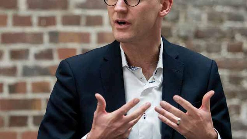 Jan Plückhahn, Mitglied des Vorstands, Beos AG: „Der Begriff der Baukultur ist eng mit dem Kulturwandel verbunden. Unsere Aufgabe ist es, die zunehmende Digitalisierung und andere Entwicklungen in die analoge Gebäudewelt zu übersetzen. Deshalb sind moderne Nutzungskonzepte wichtiger als die äußere Gestalt“ (Foto: Steffen Hauser)