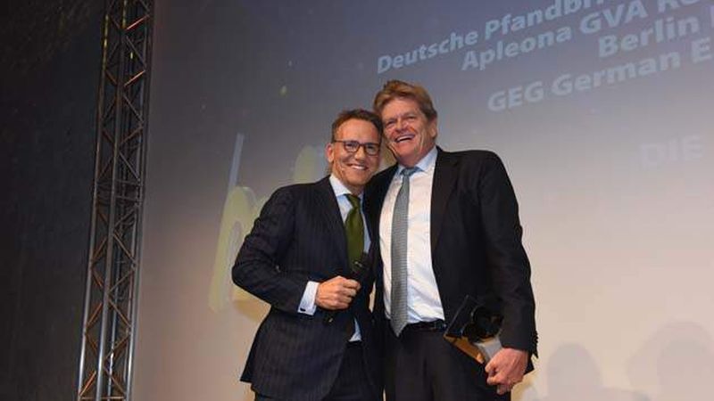 Der Lifetime Award überreichte Ulrich Höller an Jan Bettink (Foto: Steffen Hauser)