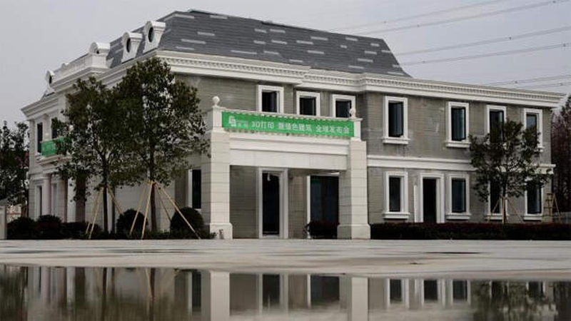 Auch diese Villa in Suzhou, China kommt aus dem Drucker. Das Unternehmen WinSun baute das Anwesen hauptsächlich aus Bauschutt, Zement und Rohstoffresten (Bild: WinSun)