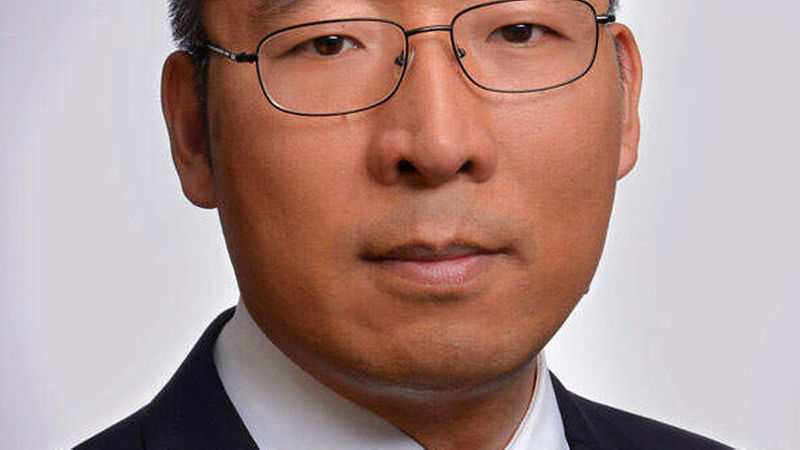 Haitao Ma (37) verstärkt das Team des „Chinese Competence Centers“ unter Leitung von Hongyuan Yu. Ma ist mit seinem Abschluss als Master of Arts in Architecture als Architekt bei der Architektenkammer NRW (AKNW) angemeldet und verfügt über mehr als zehn Jahre immobilienwirtschaftliche Erfahrung, die er u.a. bei namhaften Architektur- und Stadtplanungsbüros gesammelt hat (Bild: Aengevelt)