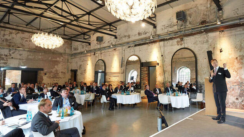Außergewöhnliches Event-Format in einer außergewöhnlichen Location: Das Gipfeltreffen Risikomanagement/Chancenmanagement im Kölner Harbour Club (Foto: Axel Schulten)