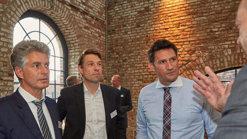 Networking in den Pausen: Ralph Jerey (NAI Apollo Realwert), Sebastian Jansen (Beos) und Fabian Mühlen (DLA Piper) (Foto: Axel Schulten)