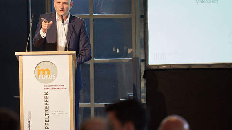 Martin Rodeck (OVG Real Estate) bei seinem Vortrag über das Risiko und die Chancen von Projektentwicklern (Bild: Axel Schulten)
