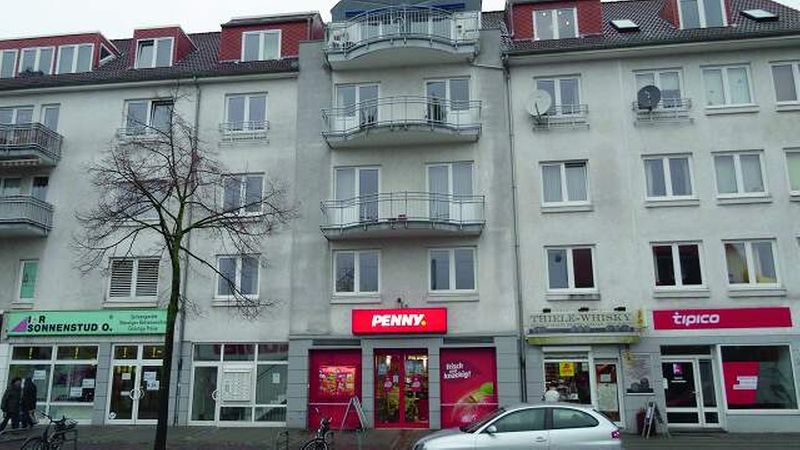 In Bremen hat der Immobilienberater Herkules Group einen gut 600 Quadratmeter großen Discounter an einen russischen Investor vermittelt. Im Transaktionsprozess sprach Herkules-Chef René Ravn gezielt ausländische Interessenten an – denn beim Discounter handelt es sich um ein Teileigentumsobjekt innerhalb eines Wohn- und Geschäftshauses. Verhandelt wurde übrigens auch mit Interessenten aus China (Bild: Herkules Group)