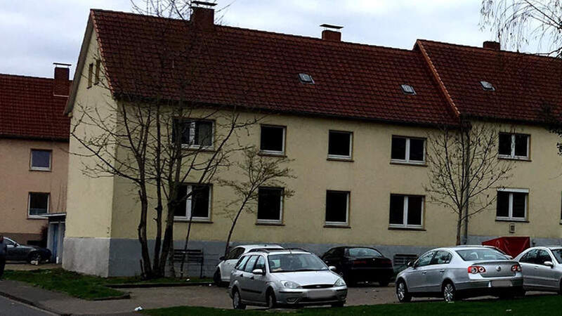 So sahen die Gebäude des Energiesprongprojekts in Hameln vor der Sanierung aus … (Quelle: ecoworks)
