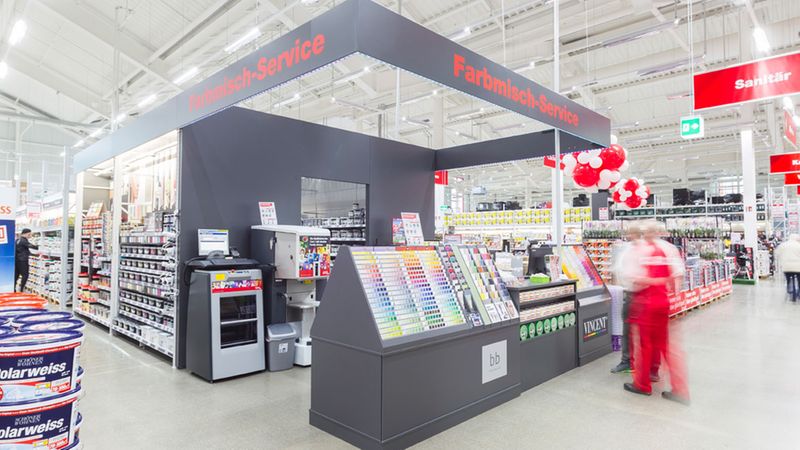 Die Farbmisch-Station des neuen Bau- und Gartenmarkt, ein Service für die Kunden.