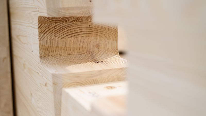 Nahaufnahme verleimter Brettschichtholzträger. Foto: Blumer-Lehmann AG