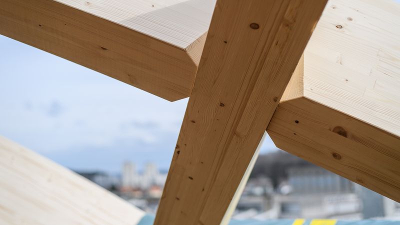 Einzelne Bauteile weisen eine Passgenauigkeit von einem Zehntel Millimeter auf. Foto: Blumer-Lehmann AG