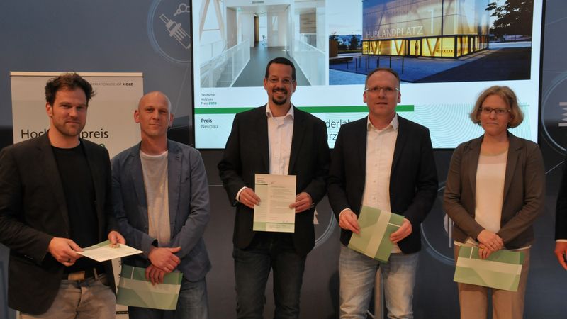 Preisverleihung Deutscher Holzbaupreis 2019 - Projektbeteiligte: Gründerlabor in Würzburg. Preis in der Kategorie Neubau. Foto:Holzbau Deutschland/M.Hölzel