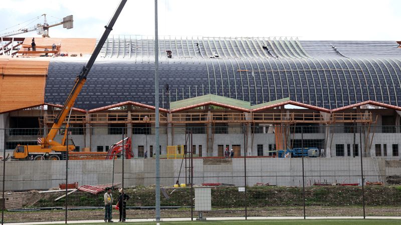 Fussballstadion Felcsút Rubner Holzbau Montage (1)